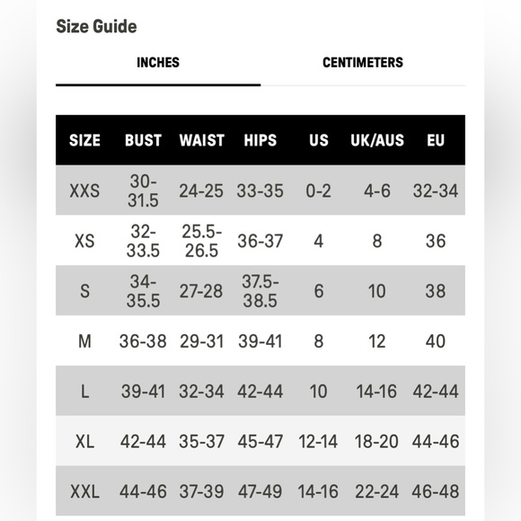 New! FABLETICS Twist Shorts - Picture 8 of 9